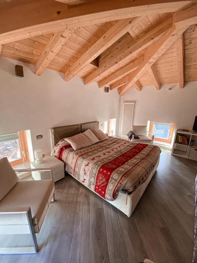 La Casa Sulla Collina Del Castello Villa เบรโน ภายนอก รูปภาพ