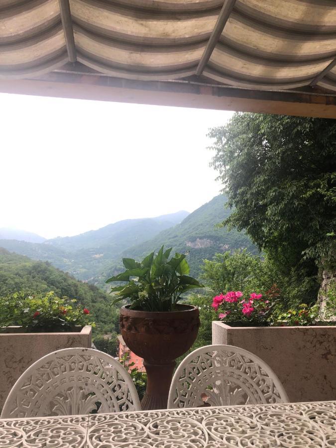 La Casa Sulla Collina Del Castello Villa เบรโน ภายนอก รูปภาพ